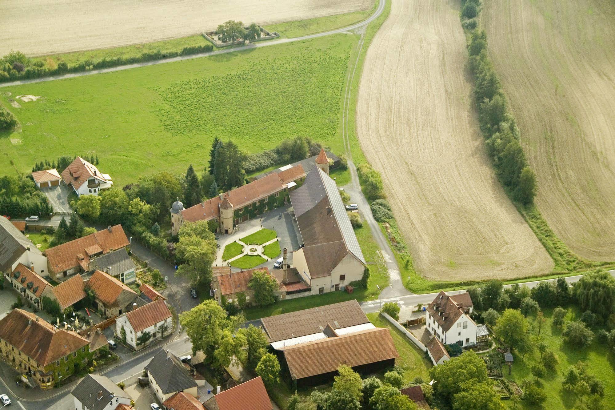 Worners Schloss Weingut & Wellness-Hotel Prichsenstadt Exterior foto